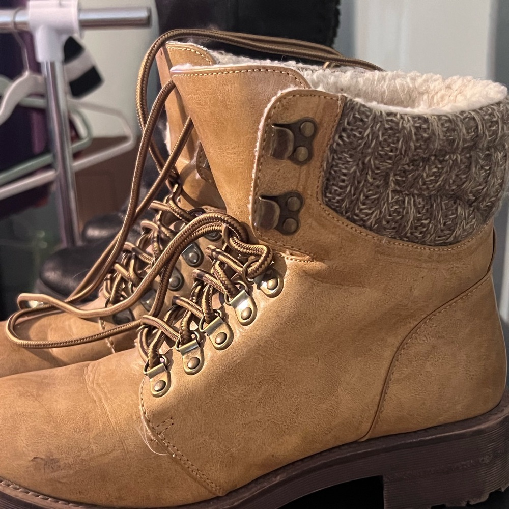 Mia Boots with Knit Cuff Size 9